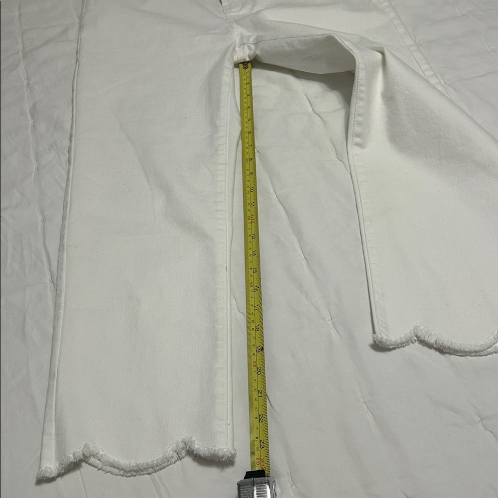 J. McLaughlin White Scallop-Hem Cropped Jeans - Picture 4 of 7